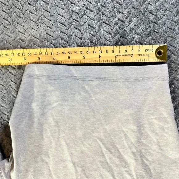 Vuori Mens Light Gray Performance Athletic Shorts Zipper Pockets Size XL